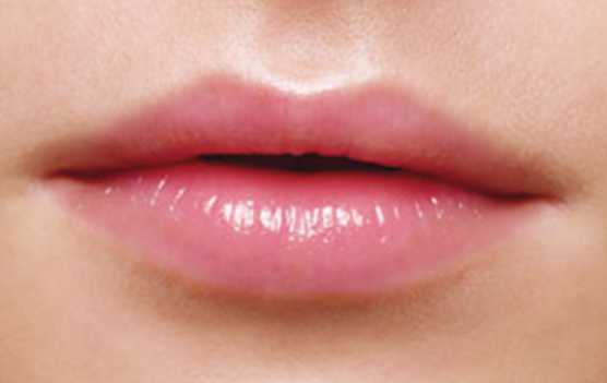 cara melembabkan bibir kering dengan bahan alami